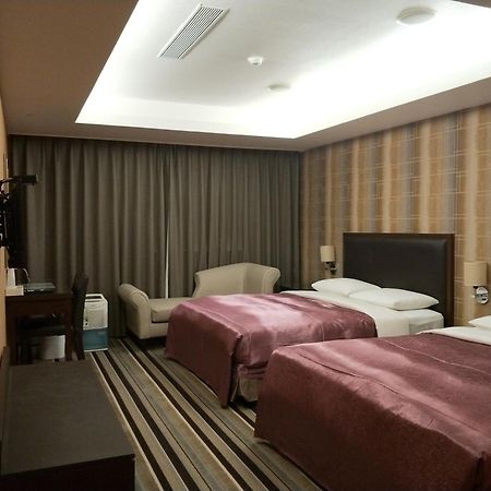 Metropolis Hotel Таоюань Екстер'єр фото