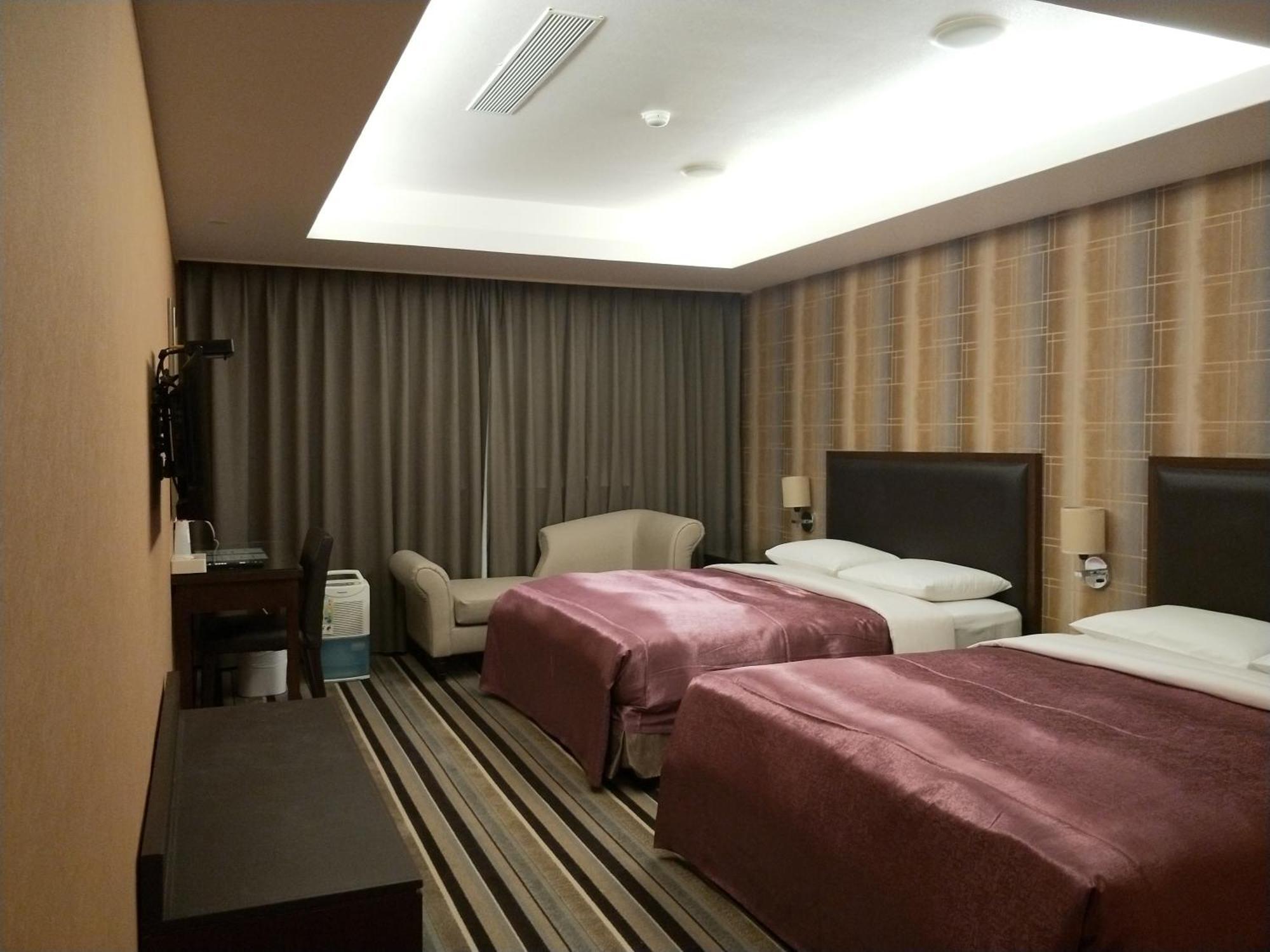 Metropolis Hotel Таоюань Екстер'єр фото