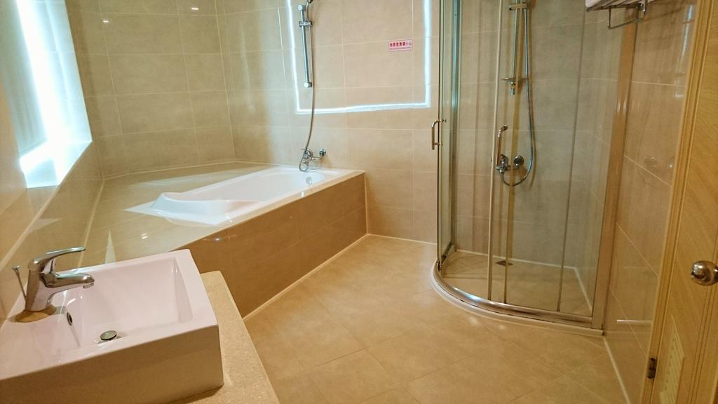Metropolis Hotel Таоюань Екстер'єр фото